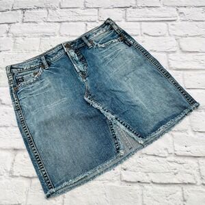 Silver Jeans Denim Mini Skirt Medium Wash Frayed Hem Womens Size 31